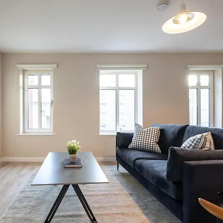 2nd Floor Stylish 2-bed