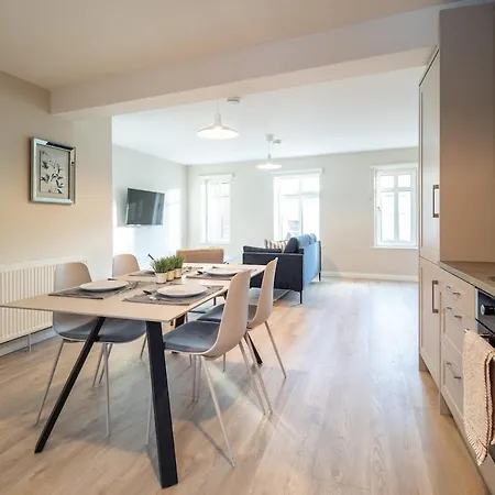 2nd Floor Stylish 2-bed * Drogheda
