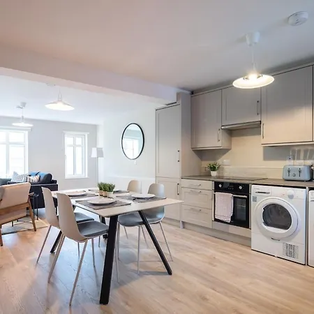 2nd Floor Stylish 2-bed Apartment Drogheda