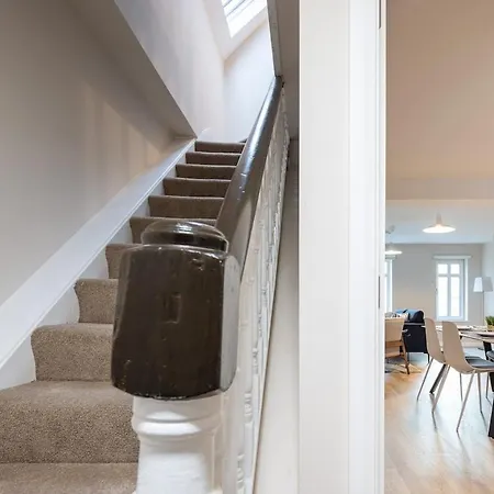 2nd Floor Stylish 2-bed