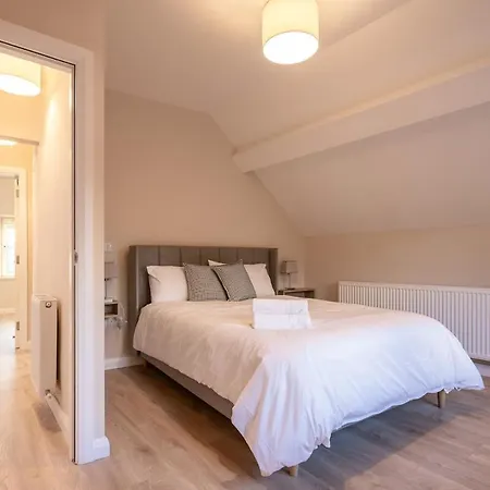 2nd Floor Stylish 2-bed Apartment Drogheda